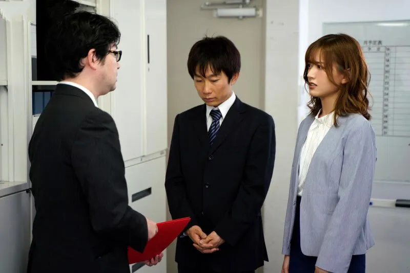 Nghi ngờ bà xã vụng trộm với thực tập sinh, anh xã lắp camera và cái kết bất ngờ