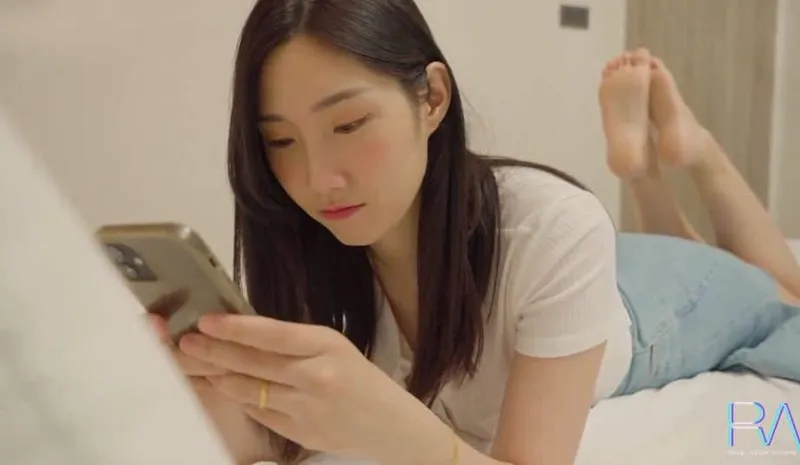 Xinh đẹp nhưng vẫn bị chồng yêu cắm sừng, cô vợ buồn tình cho anh giao hàng phang luôn