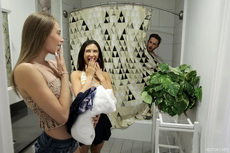 Hai đứa em gái cùng cha khác má lắm trò