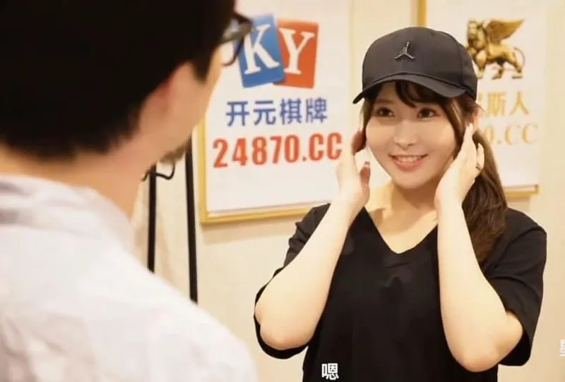 Em nhân viên giao chuối sẵn sàng nện nếu bạn trả thêm tiền cho cô ấy